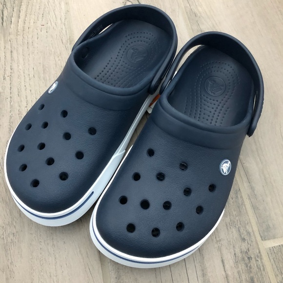 black holeless crocs